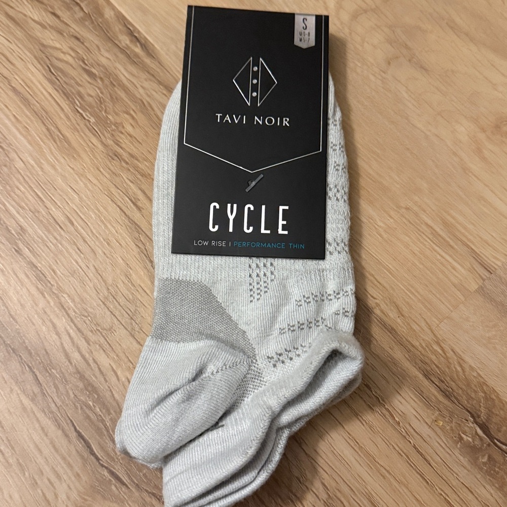 😀 Tavi Noir Cycle Low Rise Performance Socks - Gray